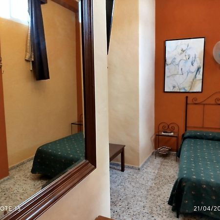 Hostal Manolo El Puerto de Santa María Quarto foto